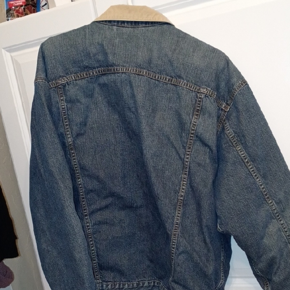 Levi's Classic Denim Jacket with Beige Collar - Picture 5 of 5